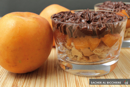 MercoledìVeg di Ortofruit: oggi prepariamo la sacher al bicchiere all'albicocca