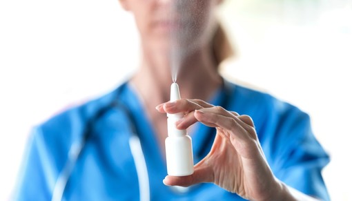Covid-19: dal San Martino al via lo studio clinico per valutare l'efficacia dello spray nasale per i pazienti positivi