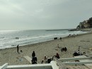 Imperia, primavera in anticipo: primi bagnanti della stagione sulla Spiaggia d'Oro