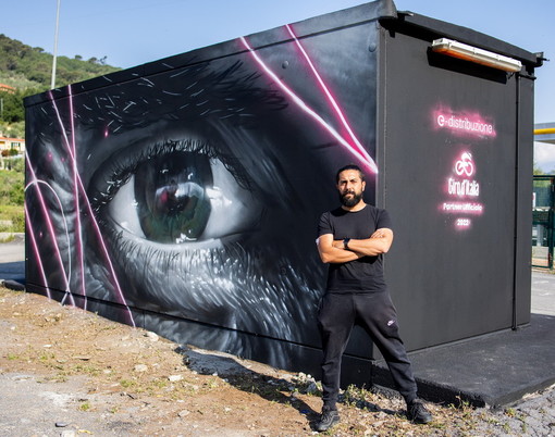 A Imperia l’opera di street art per le cabine di E-Distribuzione celebra il Giro d’Italia A Imperia l’opera di street art per le cabine di E-Distribuzione celebra il Giro d’Italia