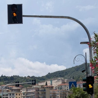 ACCADDE OGGI, 24 SETTEMBRE 1998. Imperia, arrivano i semafori intelligenti: stop a code e ingorghi nei centri di Porto Maurizio e Oneglia ACCADDE OGGI, 24 SETTEMBRE 1998. Imperia, arrivano i semafori intelligenti: stop a code e ingorghi nei centri di Porto Maurizio e Oneglia