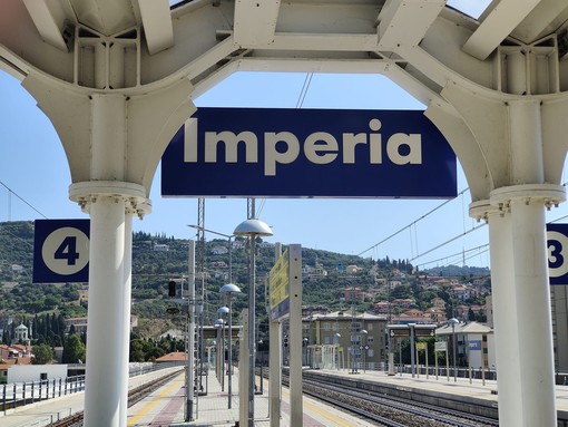 Tragico investimento a Diano Marina: treno evacuato a Imperia, caos sulla linea ferroviaria Tragico investimento a Diano Marina: treno evacuato a Imperia, caos sulla linea ferroviaria