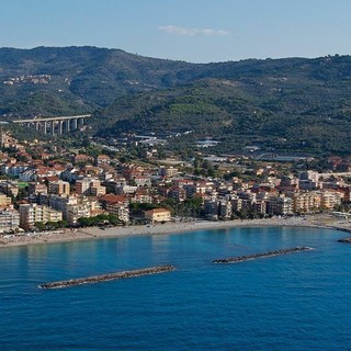Giro di vite a San Bartolomeo al Mare sulle locazioni brevi, raffica di controlli e multe per gli affitti turistici irregolari Giro di vite a San Bartolomeo al Mare sulle locazioni brevi, raffica di controlli e multe per gli affitti turistici irregolari