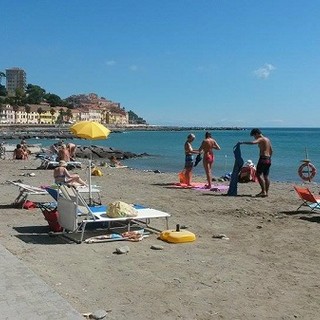 Coronavirus, ecco le linee guida Anci sull'accesso alle spiagge libere, stalli per nuclei familiari da massimo quattro persone
