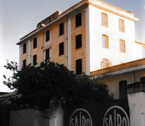 ACCADDE OGGI  21 APRILE 1998.  La storica raffineria Sairo all'asta per 3,8 miliardi di lire. Timori per i 24 dipendenti. Solo un anno fa la chiusura della Sasso