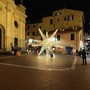 Selfie da “star” a Oneglia, piazza San Giovanni si trasforma nello sfondo perfetto per il “Natale Social” Selfie da “star” a Oneglia, piazza San Giovanni si trasforma nello sfondo perfetto per il “Natale Social”