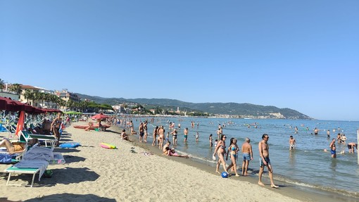 Stagione balneare ai nastri di partenza, ma i Comuni dell’Imperiese attendono la riconferma della Bandiera Blu