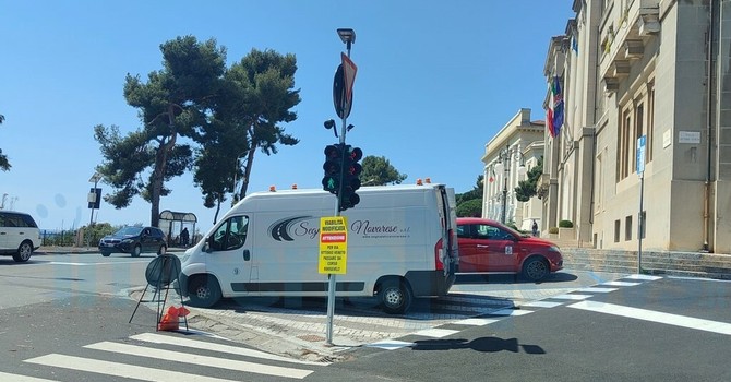Imperia: semaforo di piazza della Vittoria, si cambia Imperia: semaforo di piazza della Vittoria, si cambia