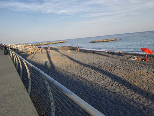 Imperia, individuato e denunciato dalla polizia locale il presunto autore dei furti sulle spiagge Imperia, individuato e denunciato dalla polizia locale il presunto autore dei furti sulle spiagge