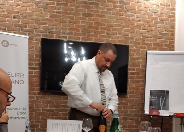 Imperia brinda ai 'saperi': ritorna il corso per sommelier