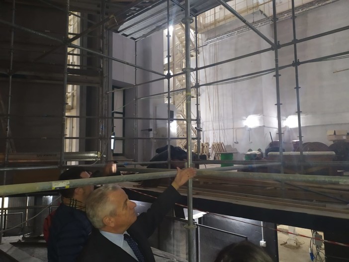 Imperia: sopralluogo del Sindaco Scajola al teatro Cavour, "Ospiterà la cultura della nostra città" (foto) Imperia: sopralluogo del Sindaco Scajola al teatro Cavour, "Ospiterà la cultura della nostra città" (foto)
