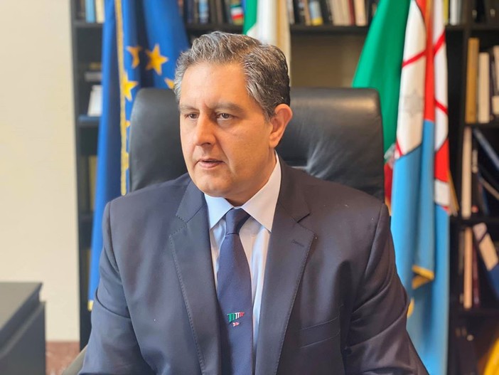 Coronavirus, Toti: "I documenti dell'Inail saranno linee di principio, le Regioni faranno le norme di dettaglio" Coronavirus, Toti: "I documenti dell'Inail saranno linee di principio, le Regioni faranno le norme di dettaglio"