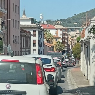 Mobilità a Imperia,  sondaggio del Pd: "Ritardi e disagi  disincentivano l'uso dei mezzi pubblici"