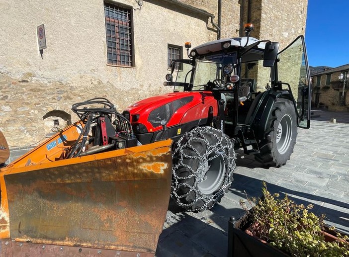 Grazie ai fondi PSR della Regione Mendatica acquista un nuovo trattore