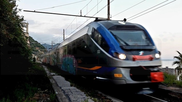 Linea ferroviaria in tilt dopo un furto di cavi di rame sulla Genova-Ventimiglia Linea ferroviaria in tilt dopo un furto di cavi di rame sulla Genova-Ventimiglia