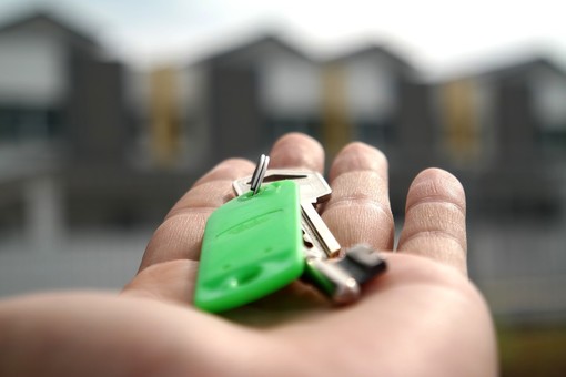 Diano Marina, turisti truffati da una sedicente proprietaria di immobili: "Ci hanno fregato più di 400 euro a famiglia, abbiamo sbagliato a fidarci. Speriamo non ci caschino altri" (Foto) Diano Marina, turisti truffati da una sedicente proprietaria di immobili: "Ci hanno fregato più di 400 euro a famiglia, abbiamo sbagliato a fidarci. Speriamo non ci caschino altri" (Foto)
