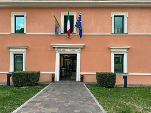 Stalking, arrestato a Prelà un uomo per molestie nei confronti della moglie