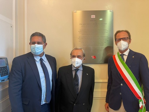 Regione, il governatore Toti scopre la targa della società italiana di Navigazione (foto)