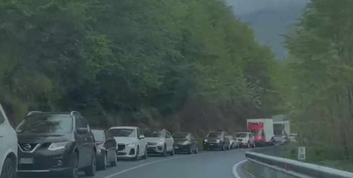 Rientro tra Liguria e Piemonte, traffico in tilt sulla Statale 28: lunghe code tra Pieve di Teco e Nava (video) Rientro tra Liguria e Piemonte, traffico in tilt sulla Statale 28: lunghe code tra Pieve di Teco e Nava (video)