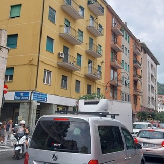 LA RIFLESSIONE. Il traffico croce (soprattutto) e 'delizia' di Imperia