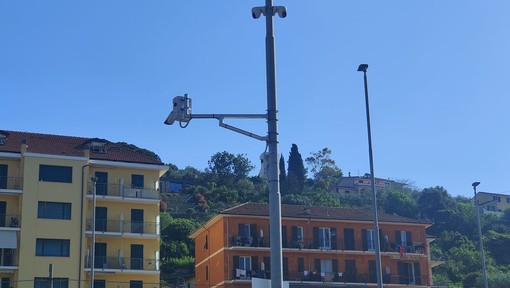 Supermercati e parcheggi a pagamento a Imperia scattano le multe 'private', esplode la protesta dei clienti