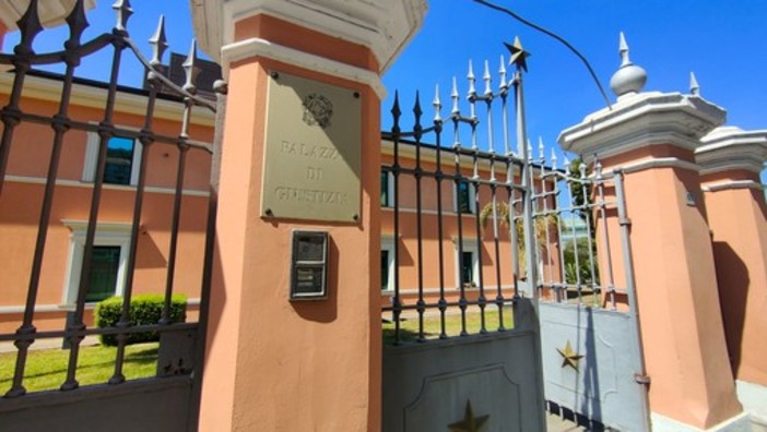 Presunti maltrattamenti a Villa Galeazza, gli indagati sentiti dal pubblico ministero