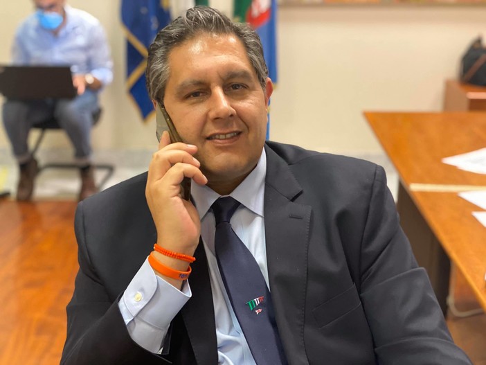 Coronavirus, l'annuncio di Toti: "Le linee guida per la riapertura saranno uguali in tutte le Regioni. La Liguria entra ufficialmente nella Fase 3" Coronavirus, l'annuncio di Toti: "Le linee guida per la riapertura saranno uguali in tutte le Regioni. La Liguria entra ufficialmente nella Fase 3"
