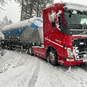 Tir di traverso causa neve sulla 28, Adolfo: "Non devono più transitare" Tir di traverso causa neve sulla 28, Adolfo: "Non devono più transitare"