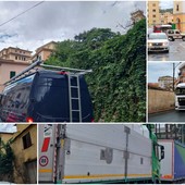 Autostrada chiusa, tir sulle strade del centro. L'ira di automobilisti e autisti: "Dove sono i vigili?" (foto e video)