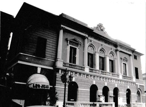 ACCADDE OGGI, 20 SETTEMBRE 1981. Dopo 30 anni di gestione privata il teatro Cavour torna nelle mani del Comune ACCADDE OGGI, 20 SETTEMBRE 1981. Dopo 30 anni di gestione privata il teatro Cavour torna nelle mani del Comune
