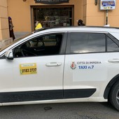Guerra dei taxi, il Comune lancia un nuovo bando per noleggio con conducente Guerra dei taxi, il Comune lancia un nuovo bando per noleggio con conducente