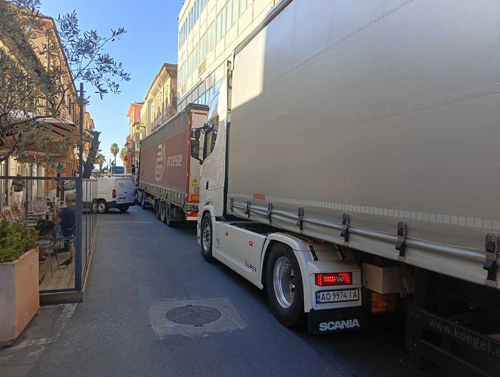 Incidente in A10: traffico in tilt in centro a Imperia
