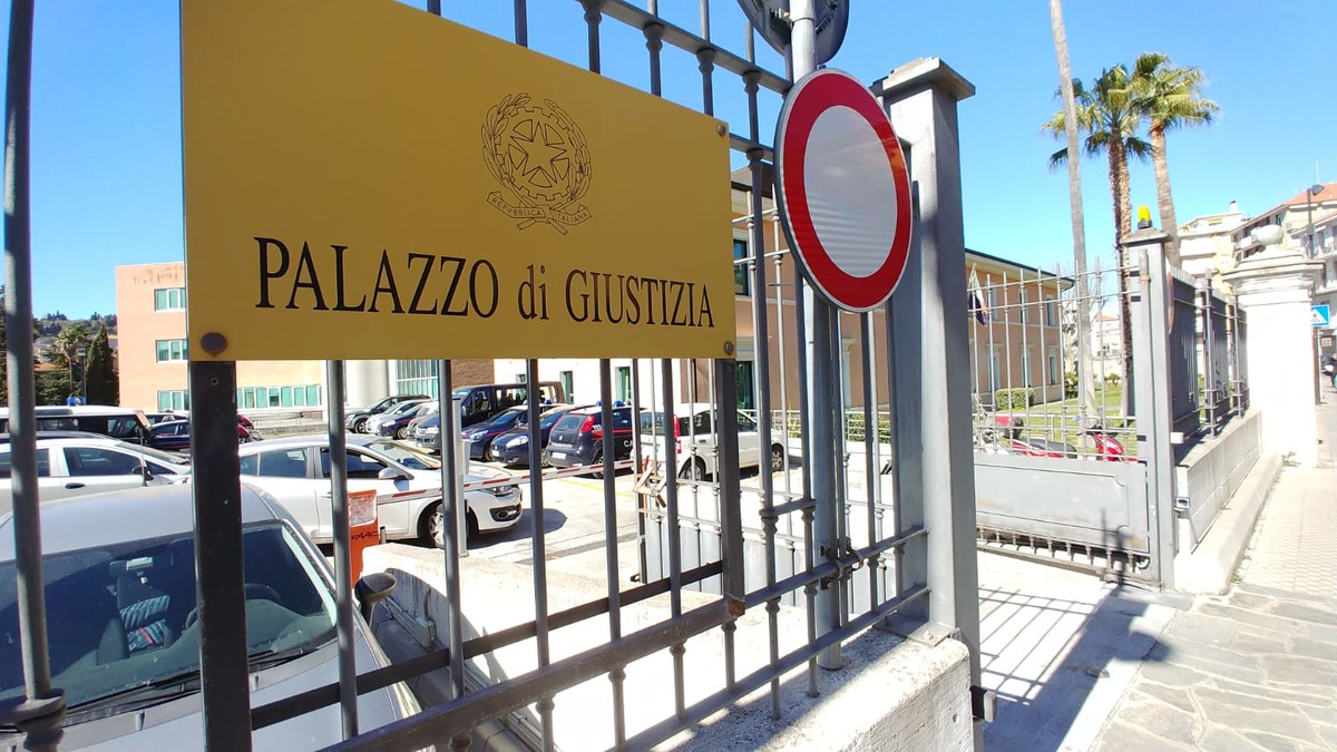 Non paga le tasse e i contributi dei clienti per 250 mila euro: commercialista vuole restituire i soldi