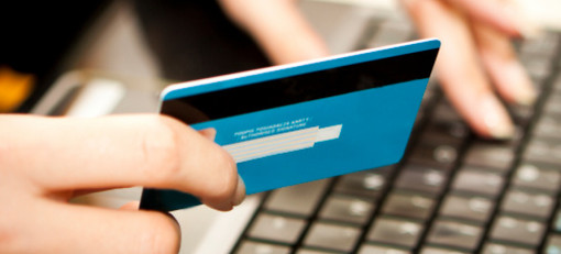 In vista del Natale. Occhi aperti sugli acquisti on line: i consigli della polizia postale per non cadere nella trappola dei truffatori