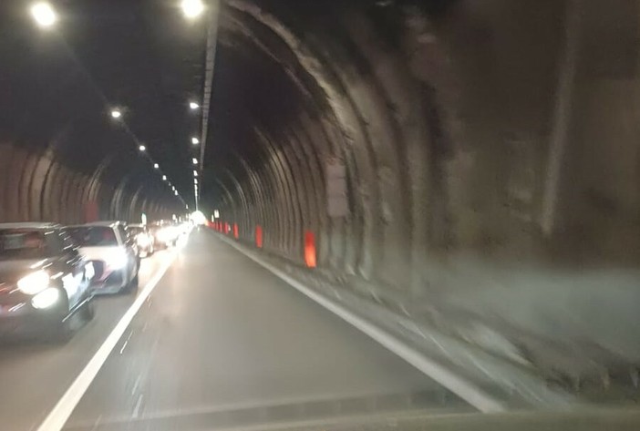 Rientro dal ponte del 1° maggio sulla Statale 28, code in aumento in coincidenza del ponte Uveghi