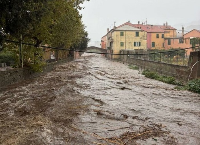 Maltempo nel Savonese, in campo anche una squadra dei vigili del fuoco di Imperia