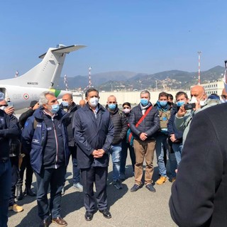 Coronoavirus: task force 'Infermieri per Covid’ atterrati all’aeroporto Cristoforo Colombo di Genova (Foto e Video)