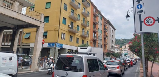 LA RIFLESSIONE. Il traffico croce (soprattutto) e 'delizia' di Imperia LA RIFLESSIONE. Il traffico croce (soprattutto) e 'delizia' di Imperia