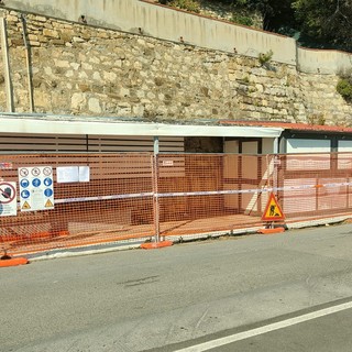 Iniziata la demolizione del chiosco 'U Tecciu de ma'' alla Galeazza, storico punto di ritrovo per i giovani della città