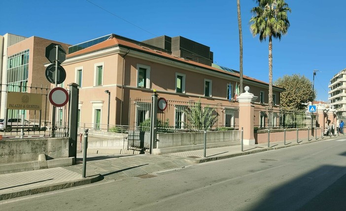 Assolto uomo fermato con hashish a Imperia, “Nessun elemento che dimostri lo spaccio”