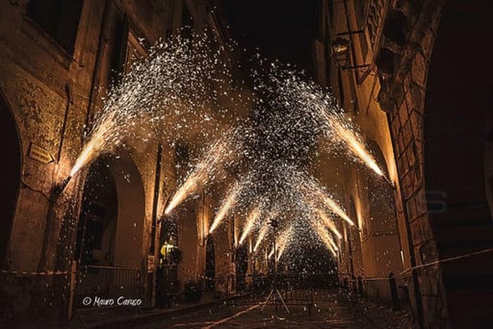 'Notte di San Benedetto’ a Taggia con falò e cascate di fuoco