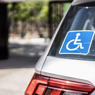 Falsifica contrassegno disabili: denunciato un uomo a Diano Marina