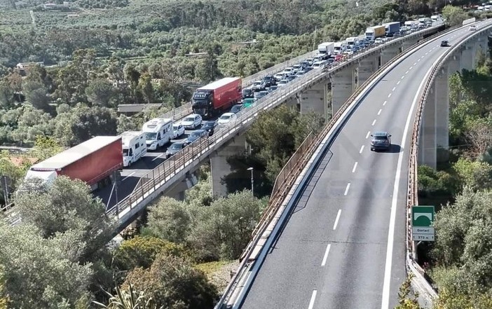 25 Aprile, traffico sostenuto in autostrada per il secondo lungo ponte di primavera
