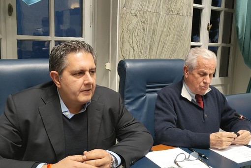 All'Expo Salso Giovanni Toti presenta il libro autobiografico "Confesso: ho governato" insieme al sindaco Scajola All'Expo Salso Giovanni Toti presenta il libro autobiografico "Confesso: ho governato" insieme al sindaco Scajola