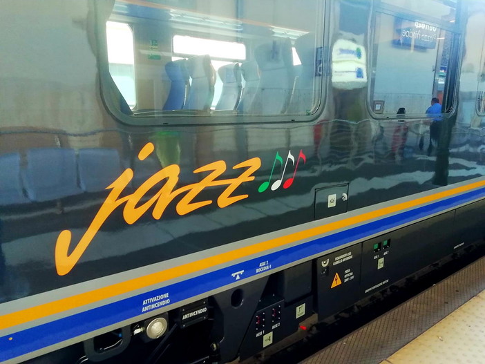 Treni, Toti: “Al termine del rinnovamento la Liguria avrà un'età media dei convogli di quattro anni” Treni, Toti: “Al termine del rinnovamento la Liguria avrà un'età media dei convogli di quattro anni”
