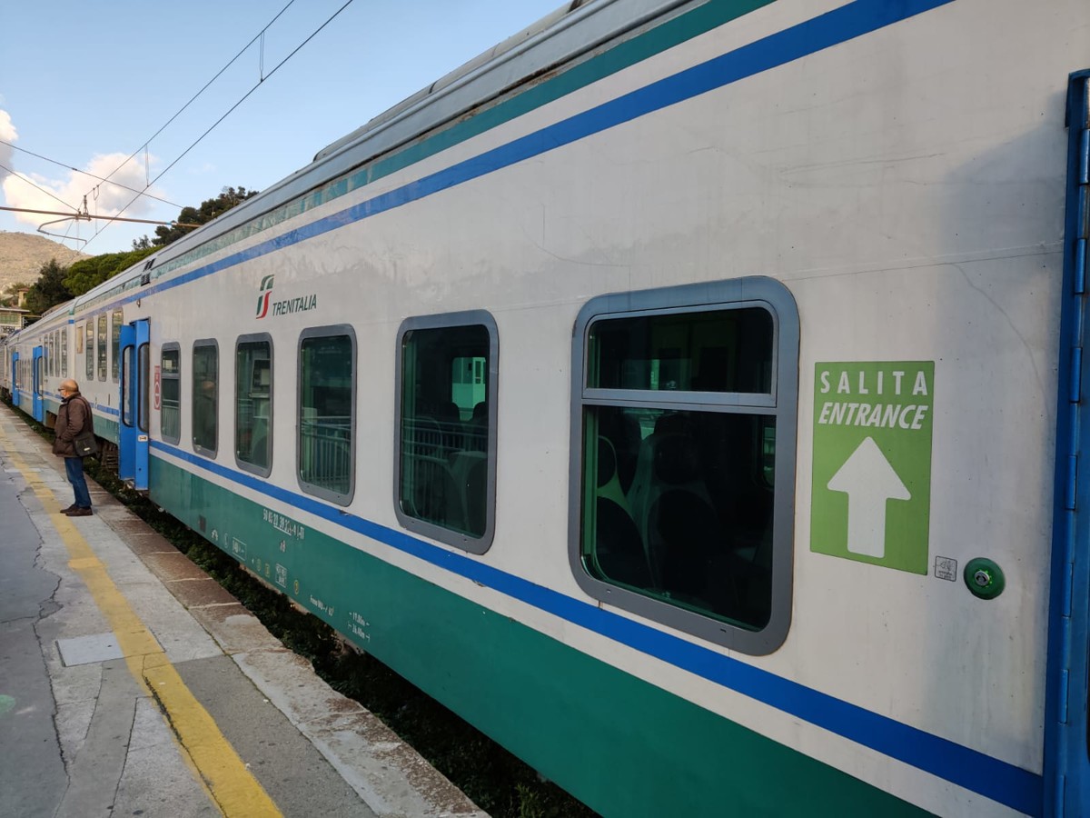 Disabili costretti a scendere dal treno, Berrino: “Disponibili al confronto, impegno costante per migliorare il servizio” Disabili costretti a scendere dal treno, Berrino: “Disponibili al confronto, impegno costante per migliorare il servizio”