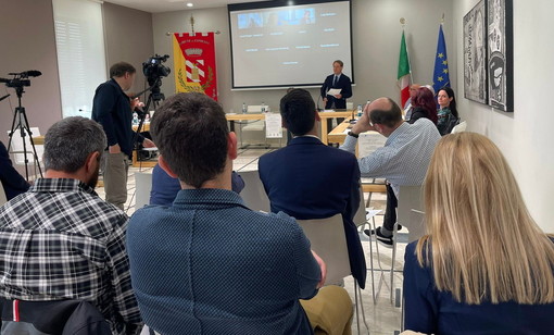 Assessori all'Urbanistica Marco Scajola e allo Sviluppo Economico Alessio Piana al tavolo transfrontaliero Jardival2 Assessori all'Urbanistica Marco Scajola e allo Sviluppo Economico Alessio Piana al tavolo transfrontaliero Jardival2