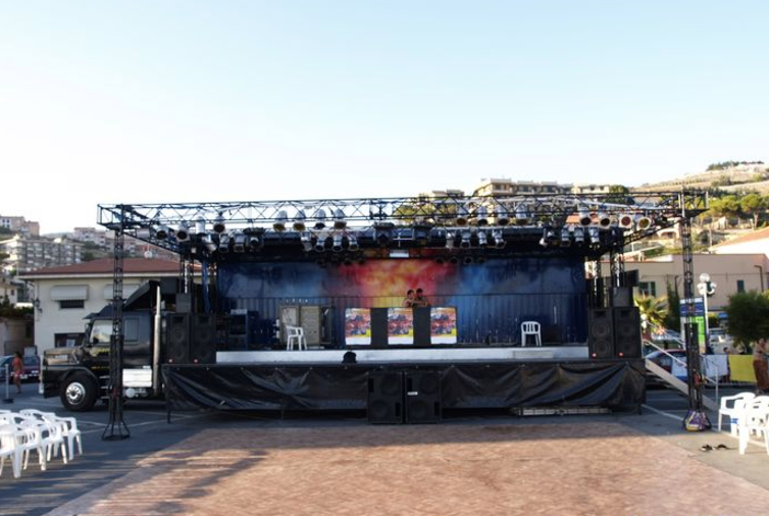 Riva Ligure capitale del divertimento con il Tir della Musica Riva Ligure capitale del divertimento con il Tir della Musica