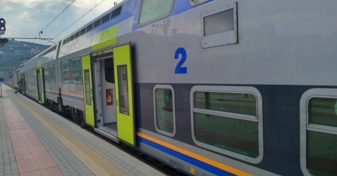 SCIOPERO GENERALE. Venerdì nero per trasporti e scuole. A Imperia concentramento e corteo in piazza Ulisse Calvi SCIOPERO GENERALE. Venerdì nero per trasporti e scuole. A Imperia concentramento e corteo in piazza Ulisse Calvi