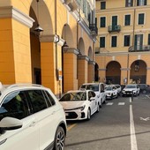 Nuova battaglia tra tassisti 'storici' e Comune di Imperia: stavolta al centro c'è la pubblicità sulle auto